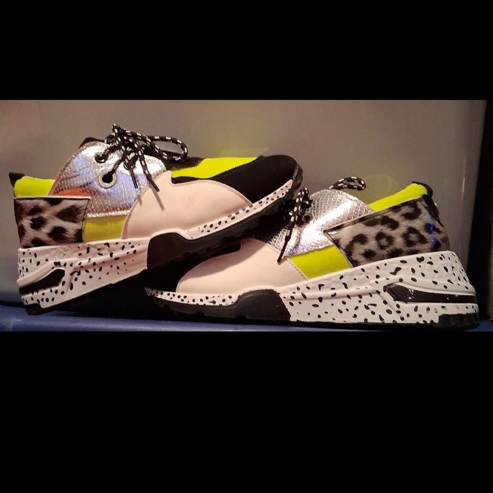 Stylish Women's Sneakers with Animal Print and Neon Accents